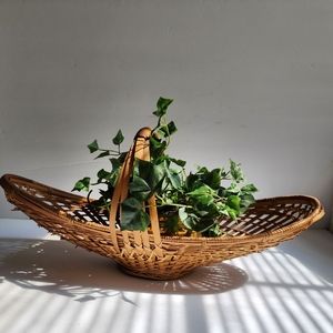Vtg wicker basket